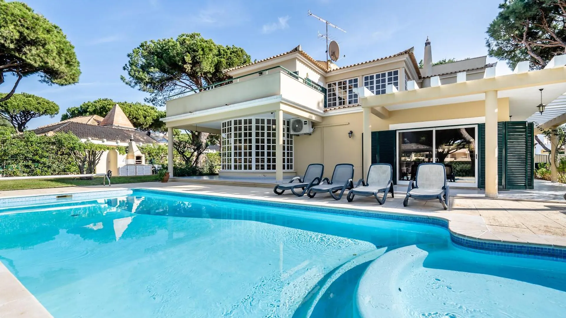 Villa Home Out Golf - Vilamoura Algarve - 7 Rooms & Pool