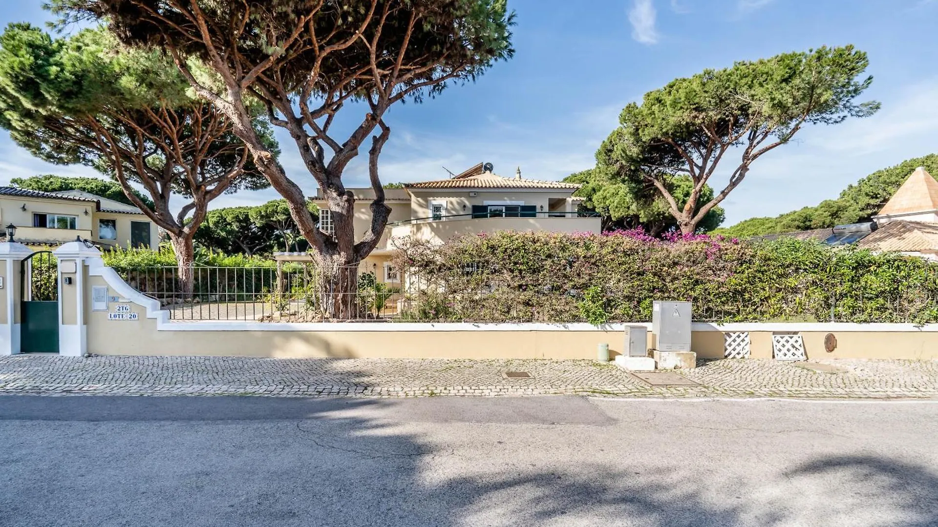 Villa Home Out Golf - Vilamoura Algarve - 7 Rooms & Pool